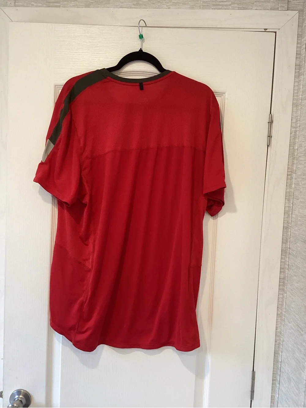 Nike Red Short-Sleeve Athletic Tee 2XL EUC - Picture 3 of 3